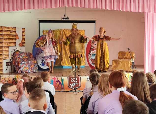 Группа «Калейдоскоп» порадовала своим творчеством учащихся средней школы № 32/1